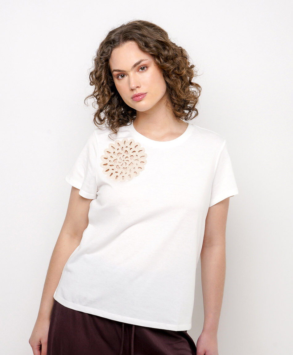 Remera mujer flor crochet