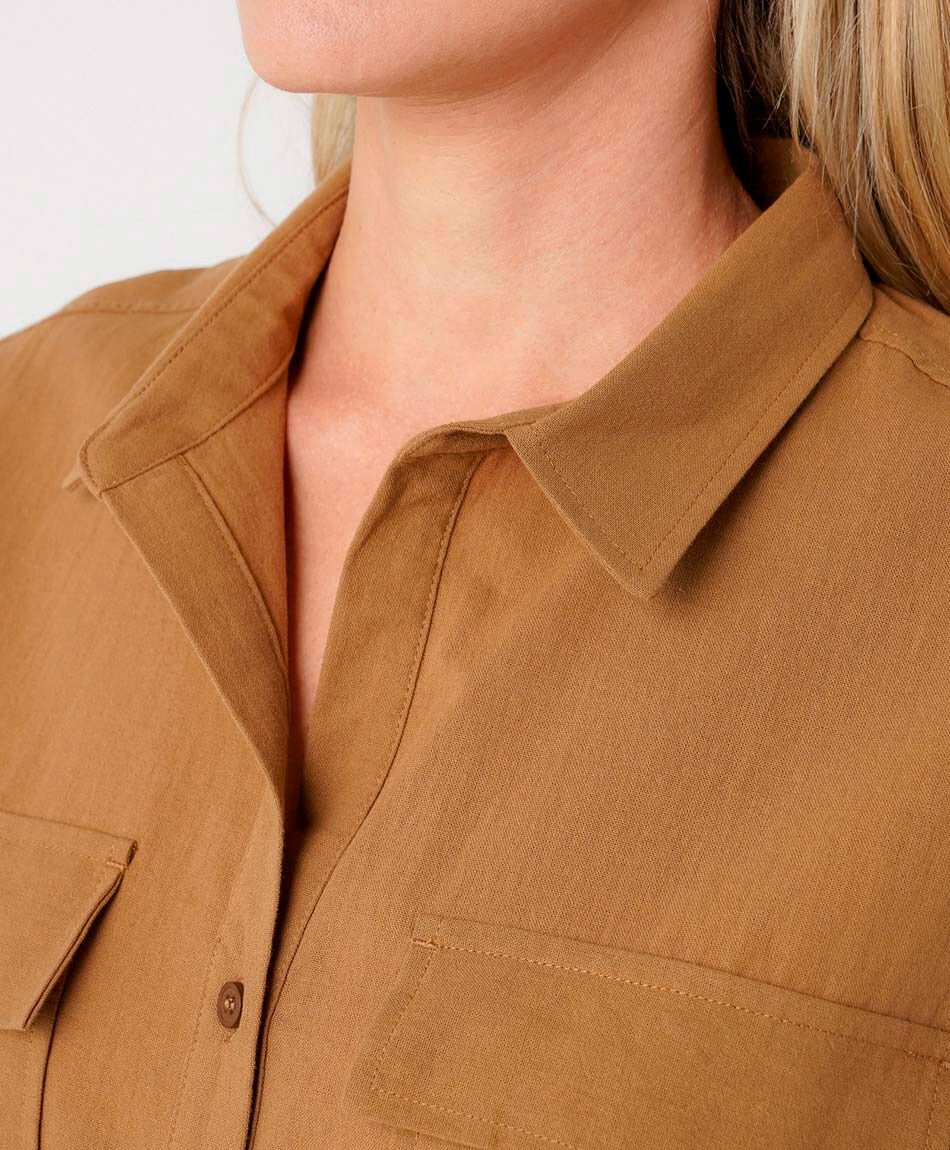 Camisa mujer lino beige bolsillos