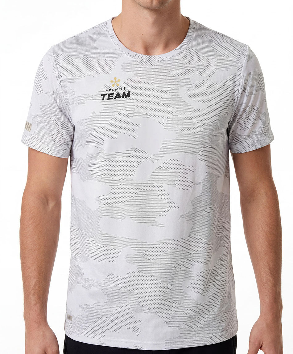 Remera deportiva hombre estilo camuflaje