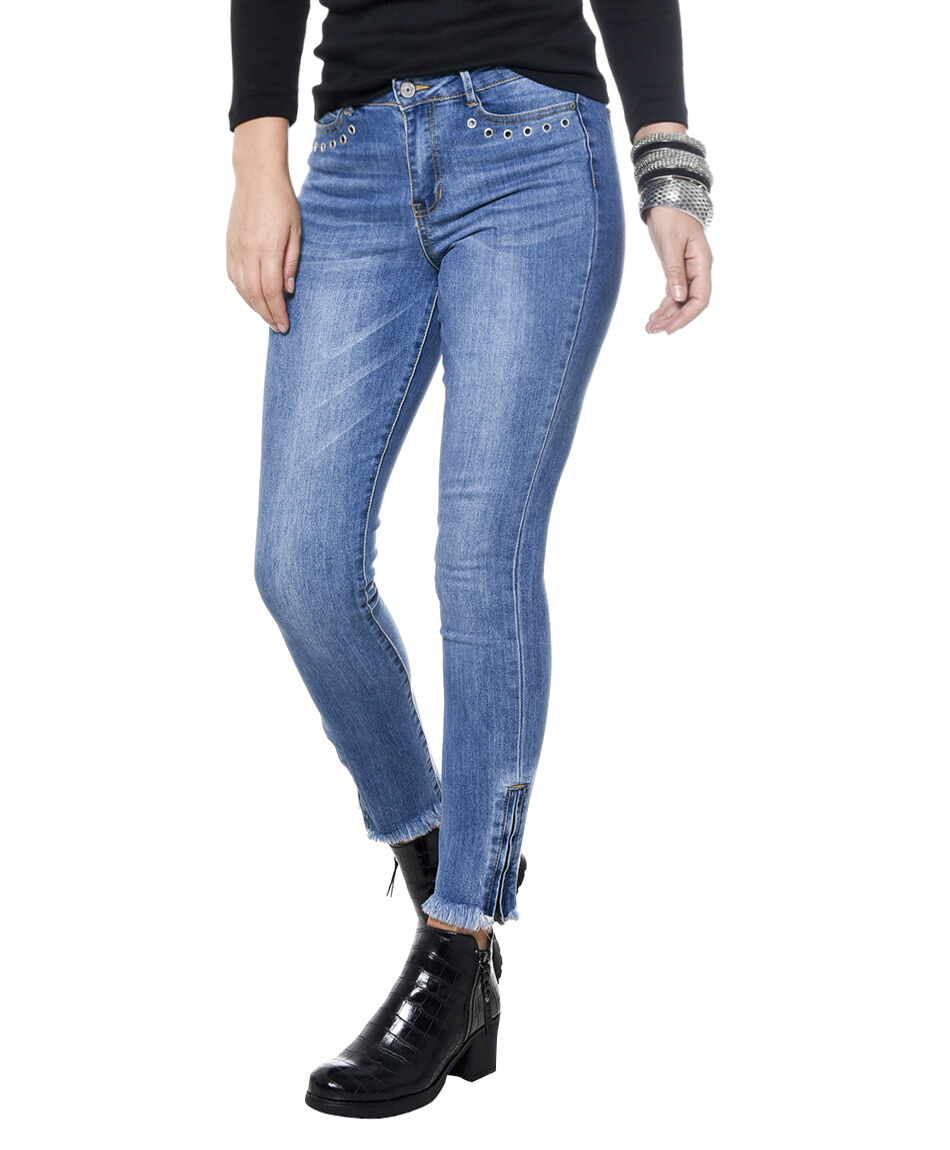 Jeans basta ojetillos