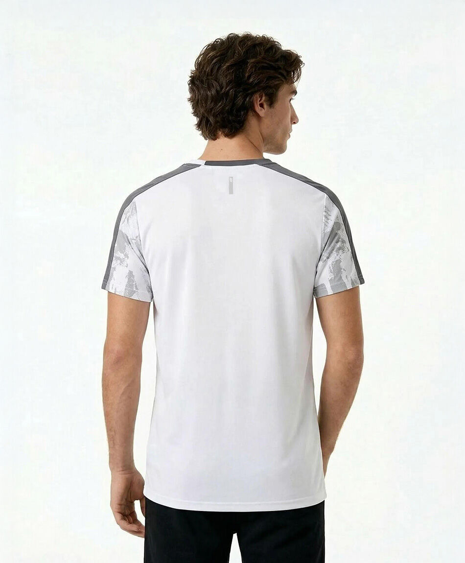 Remera deportiva hombre abstracto