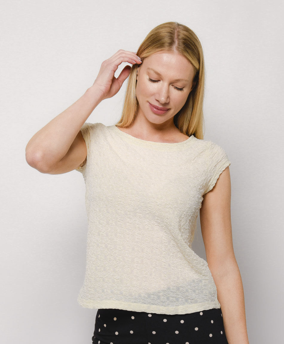 Remera mujer textura escote espalda