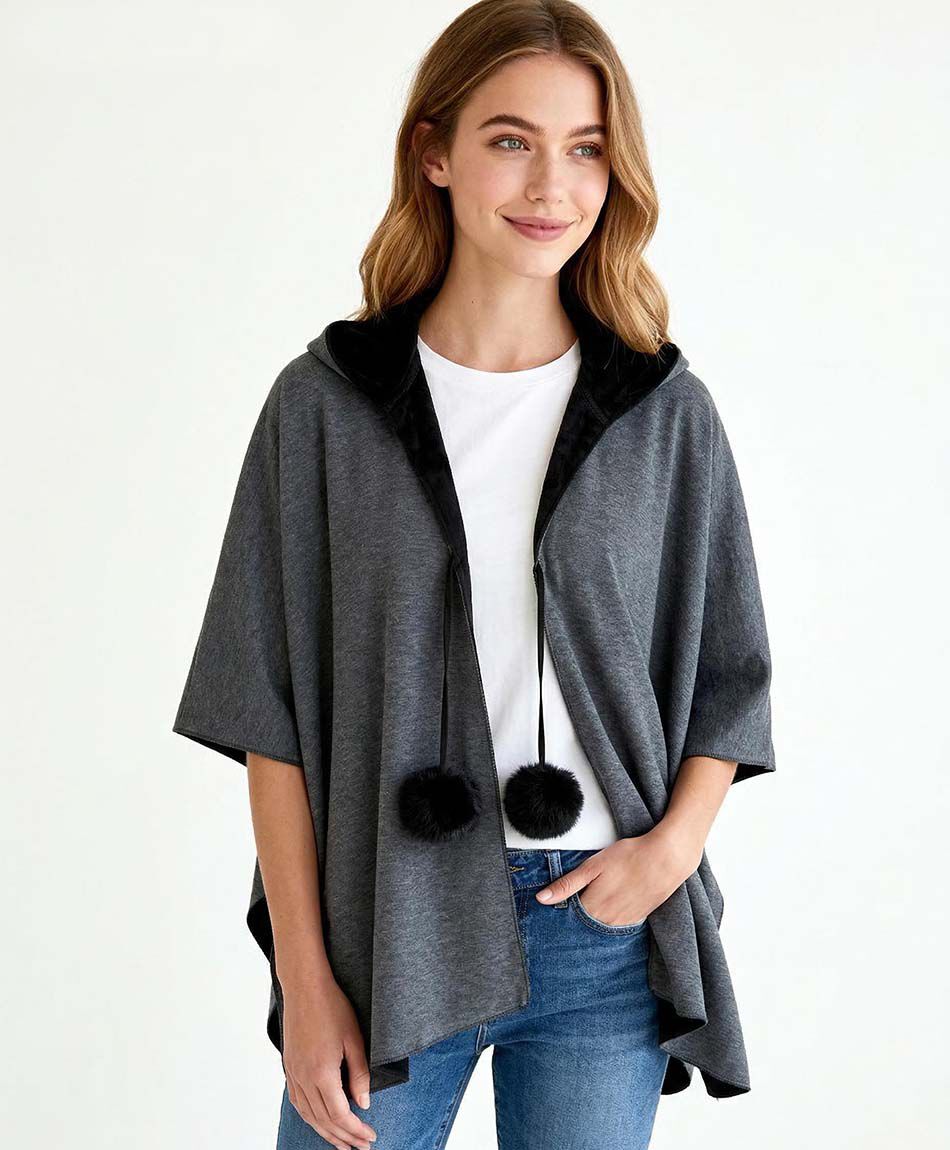 Poncho mujer pompones