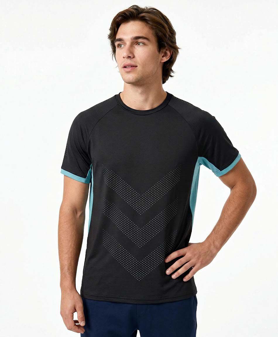 Remera deportiva hombre flechas bajas