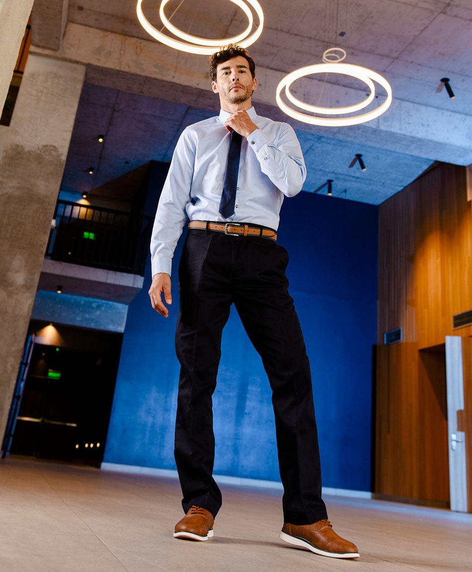 Pantal&oacute;n hombre cl&aacute;sico azul oscuro