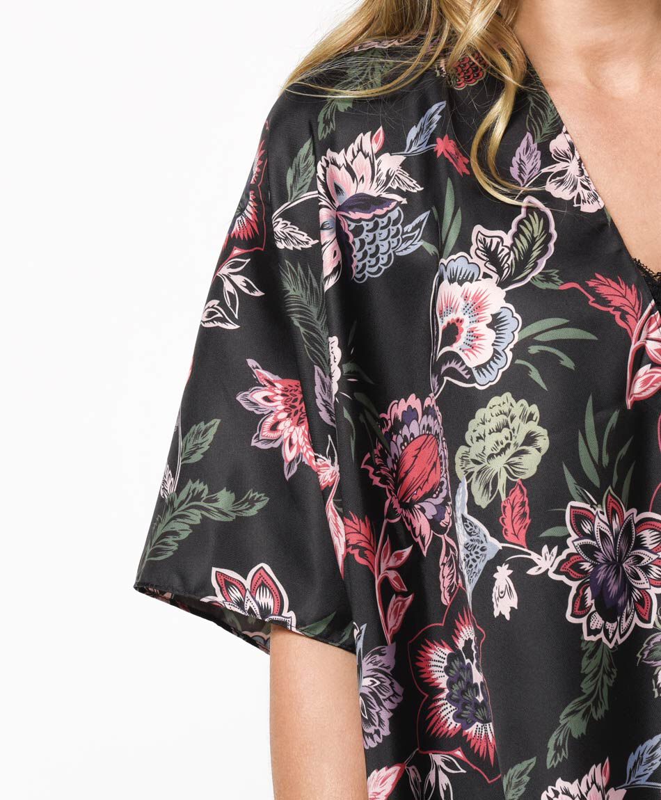 Pareo mujer floreado estilo sat&iacute;n