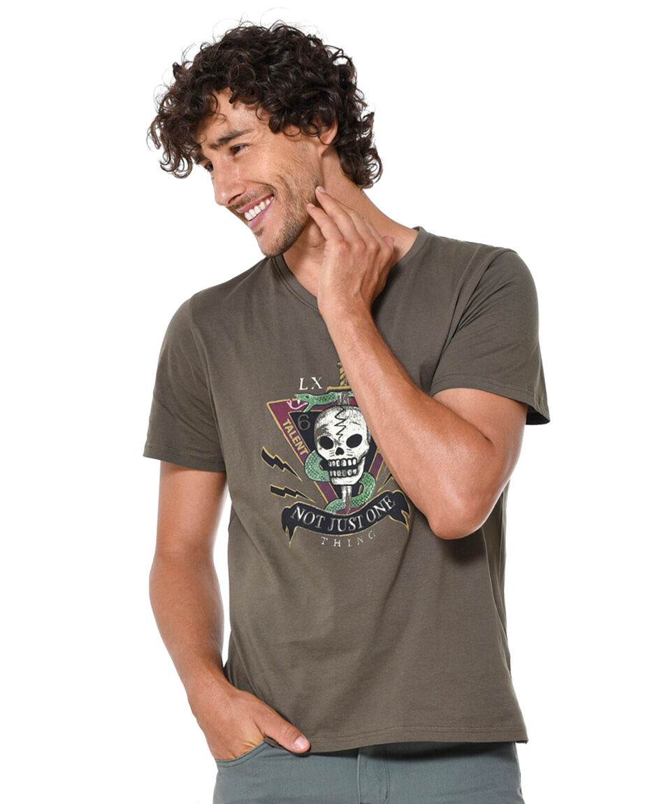 Polera estampada cuello v