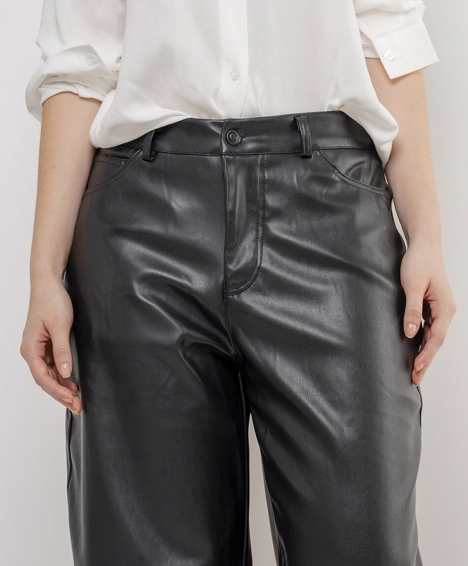 Pantal&oacute;n mujer estilo cuerina negro