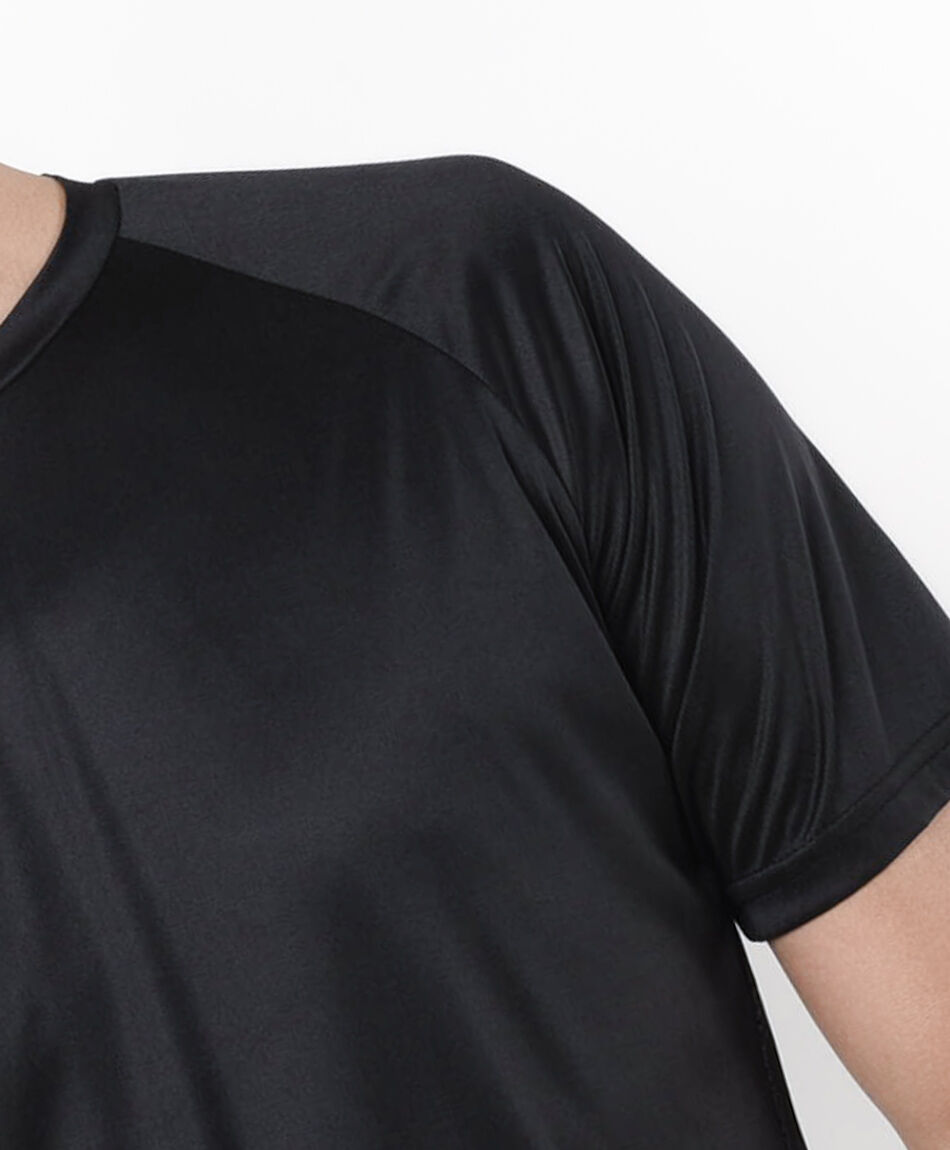 Polera deportiva hombre lisa negra