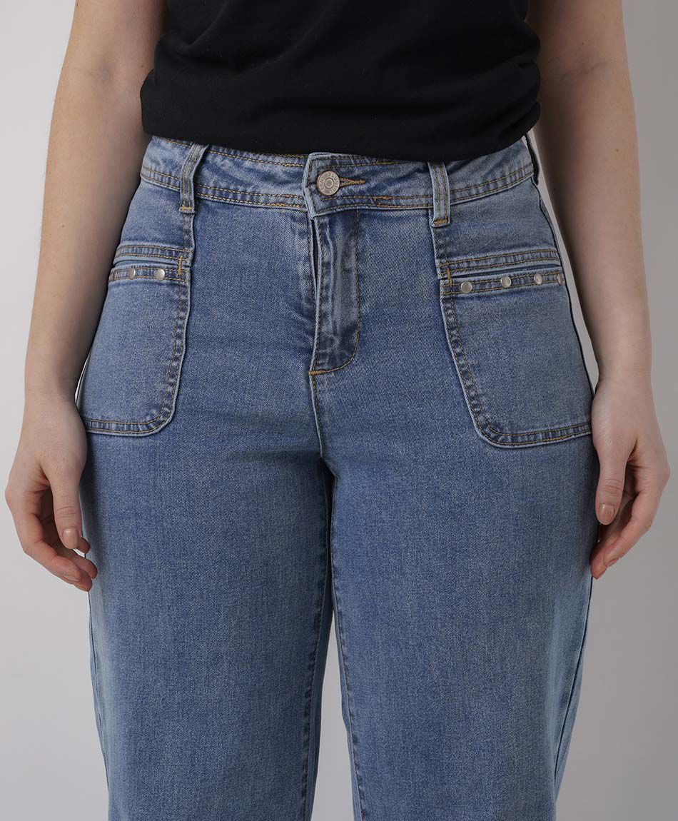 Jeans mujer wide leg bolsillo parche