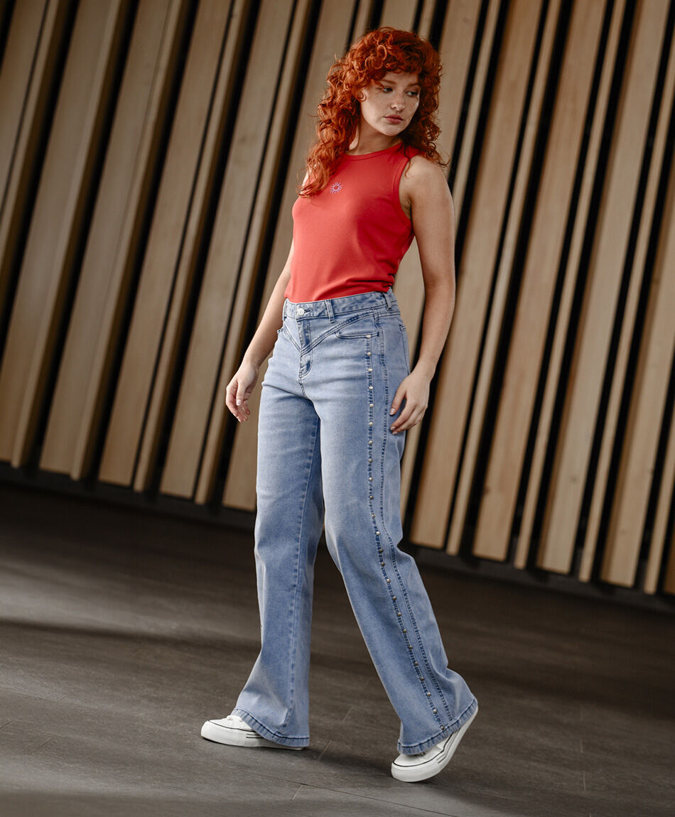 Jeans mujer wide leg tachas laterales