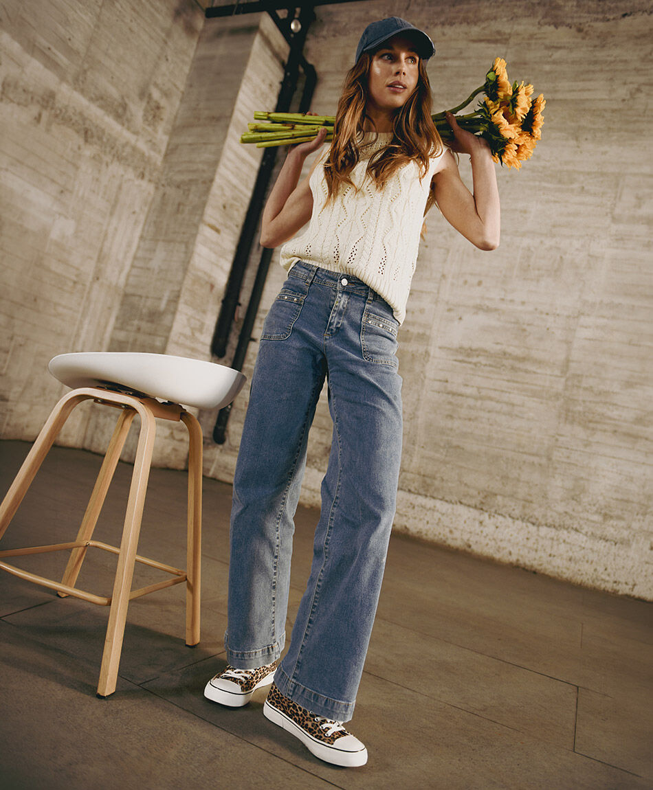 Jeans mujer wide leg bolsillo parche