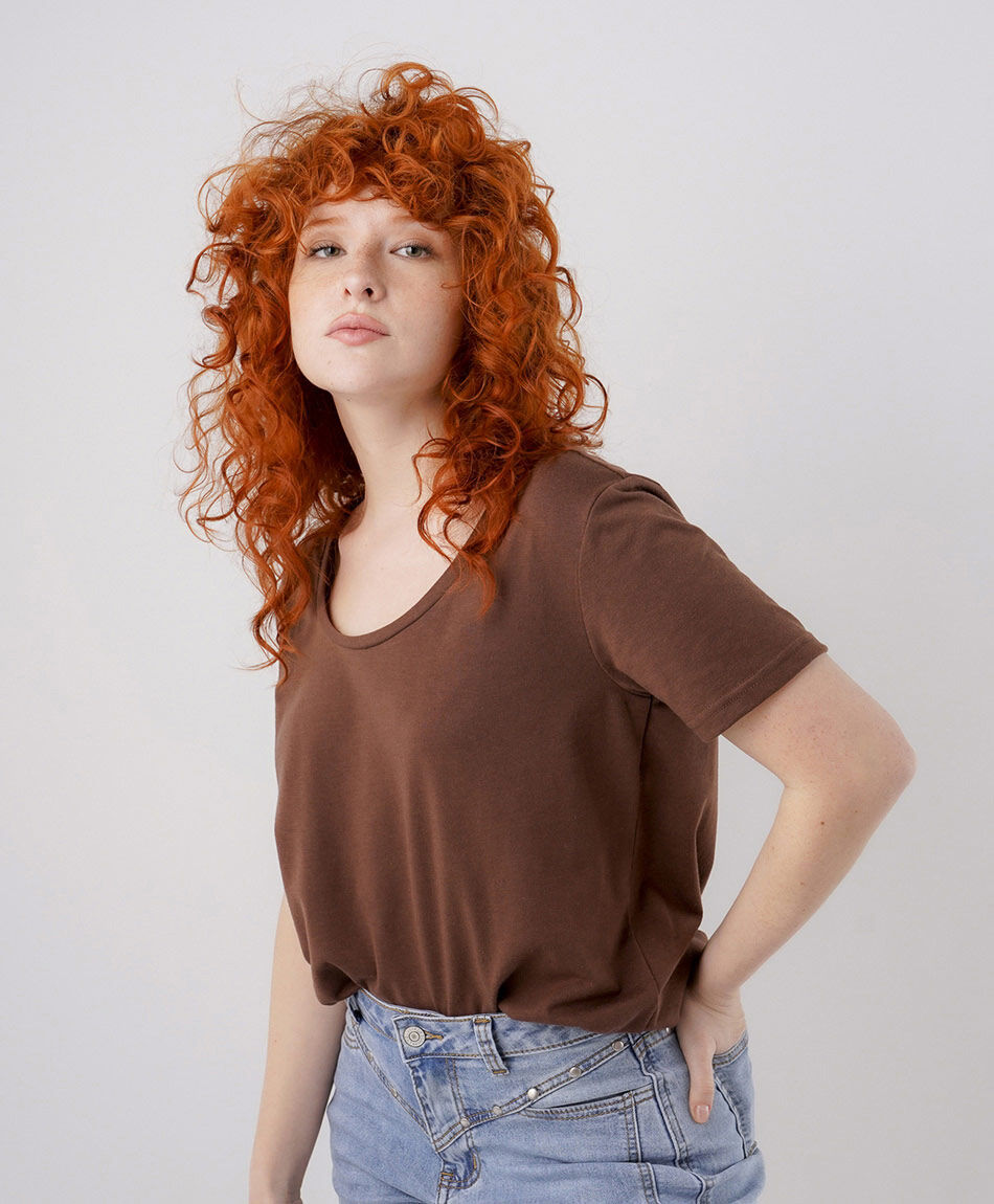 Remera mujer b&aacute;sica caf&eacute;