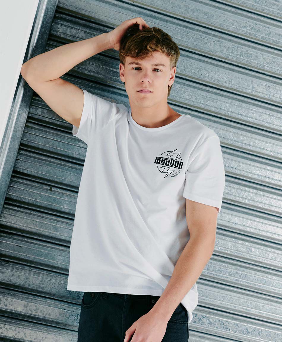 Remera hombre doble estampado freedom