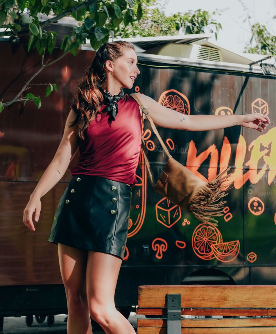 Mini pollera mujer short cuerina botones