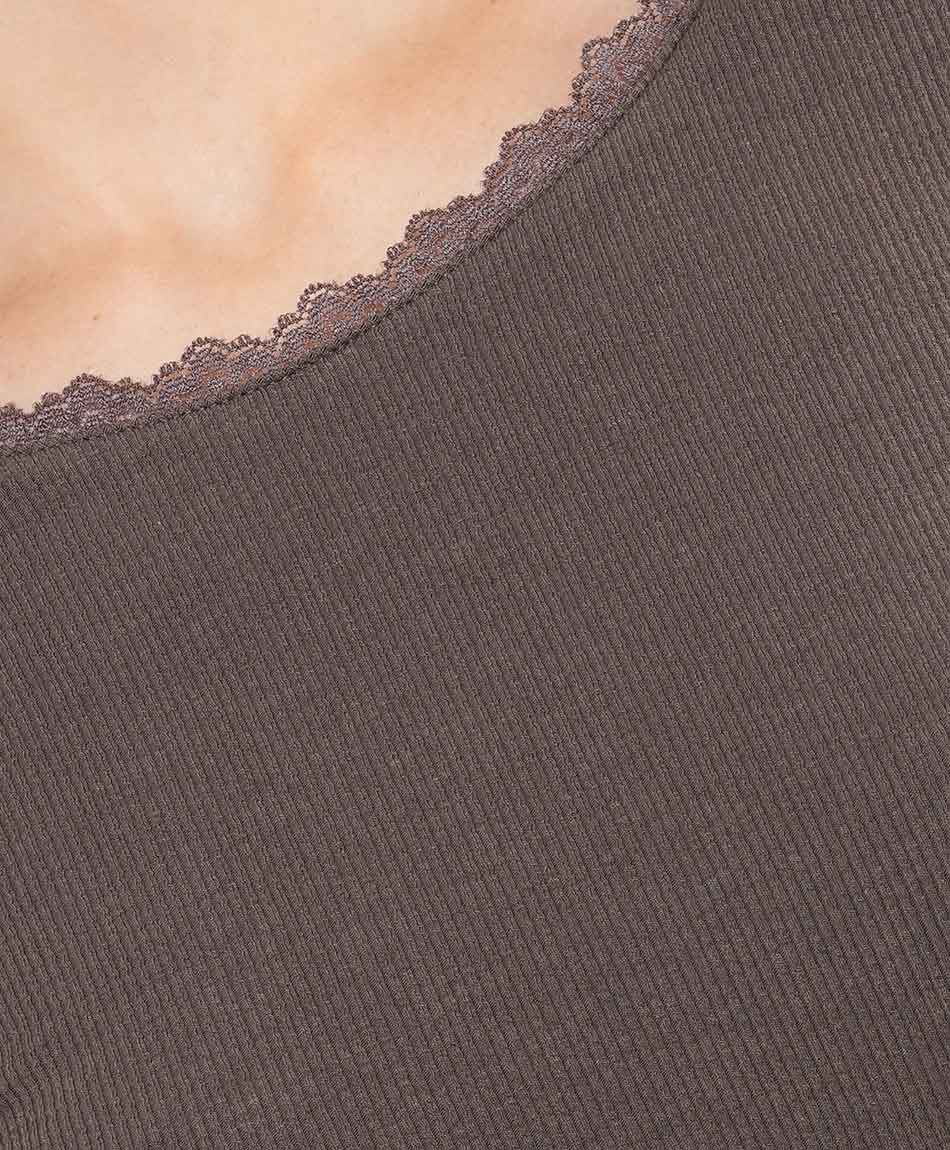 Remera mujer manga larga rib con encaje