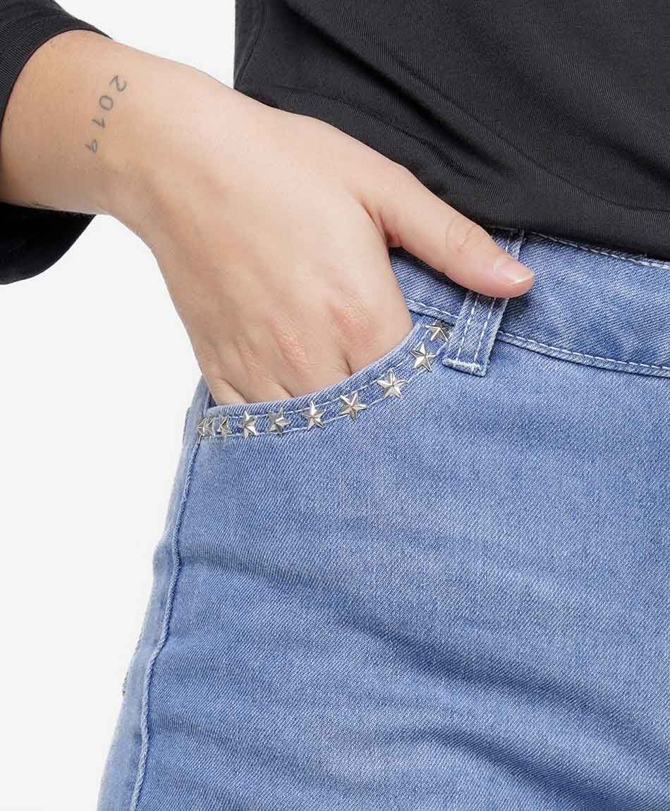 Jeans mujer flare tachas estrellas