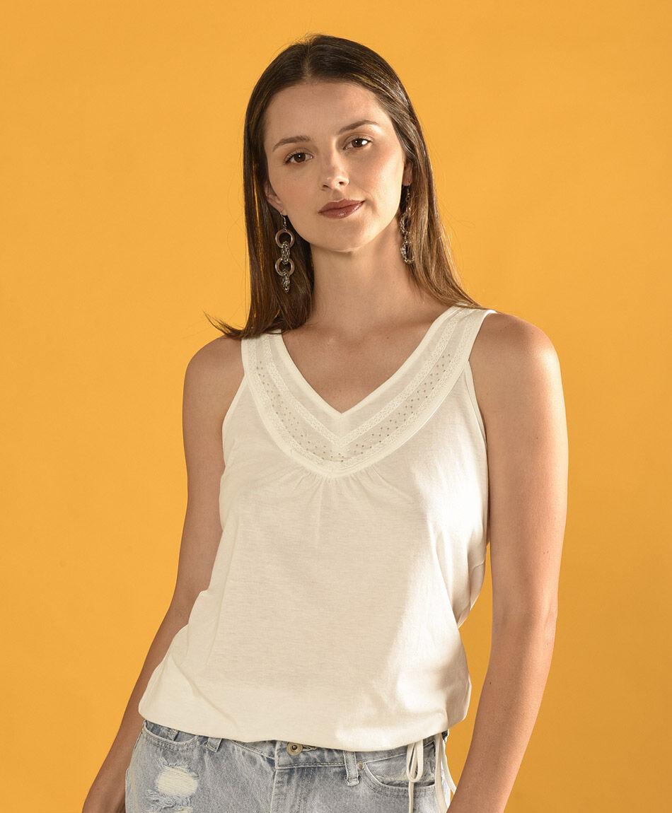 Polera encaje strass