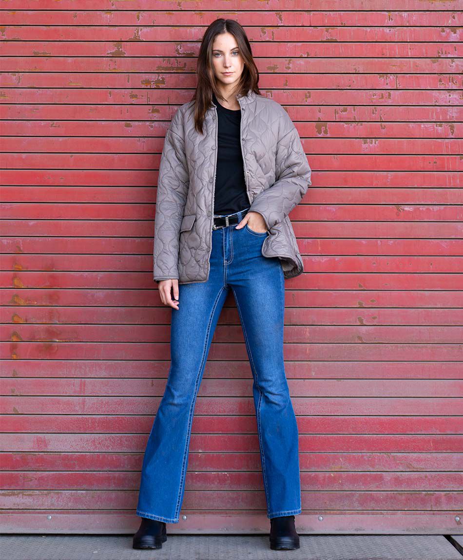 Jeans mujer flare detalles bordados