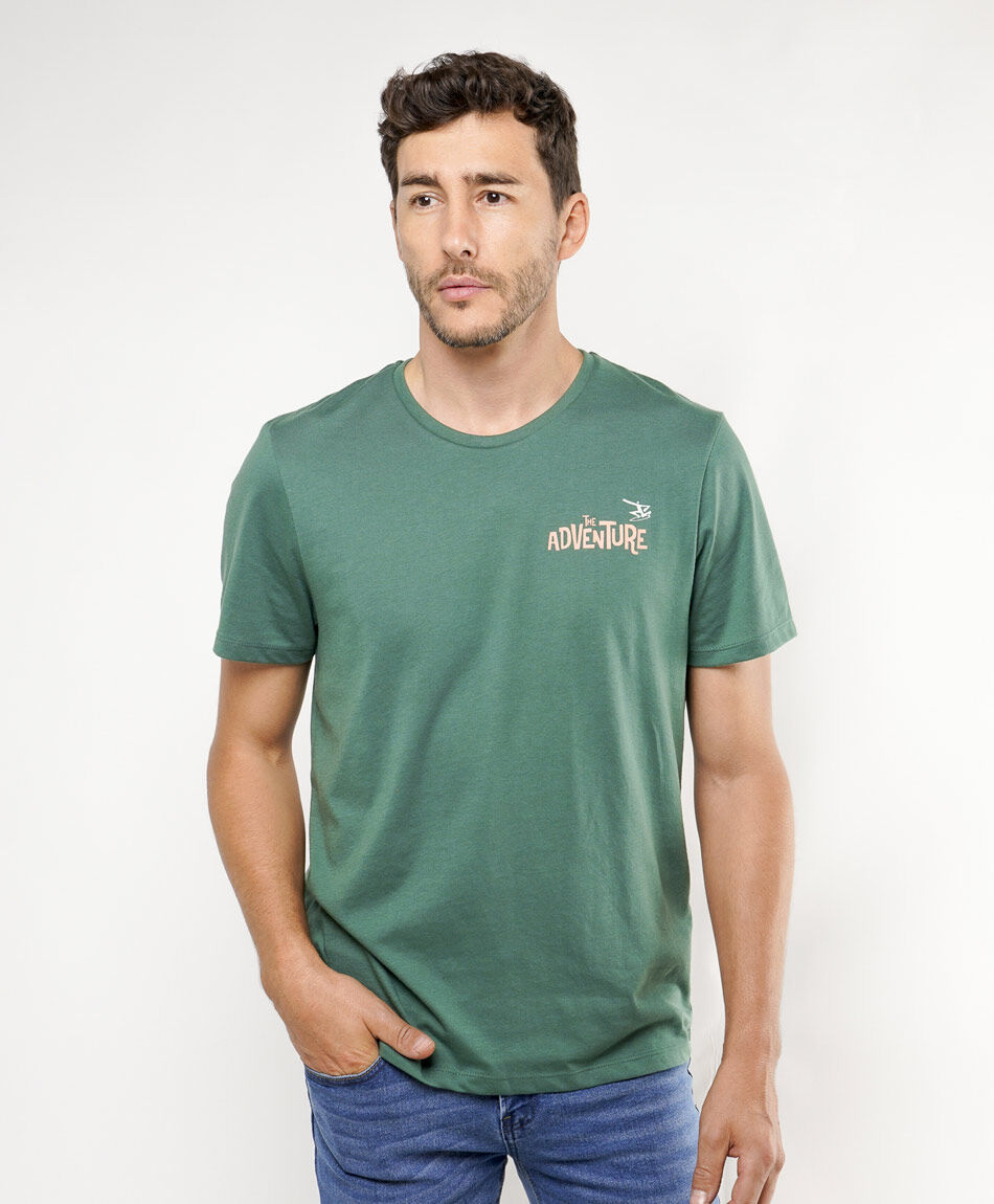 Remera hombre doble estampado adventure