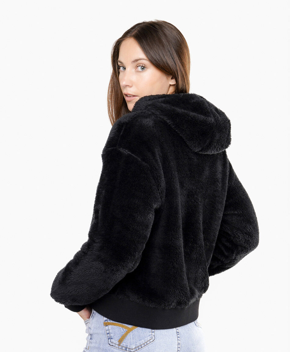 Polar mujer pelitos