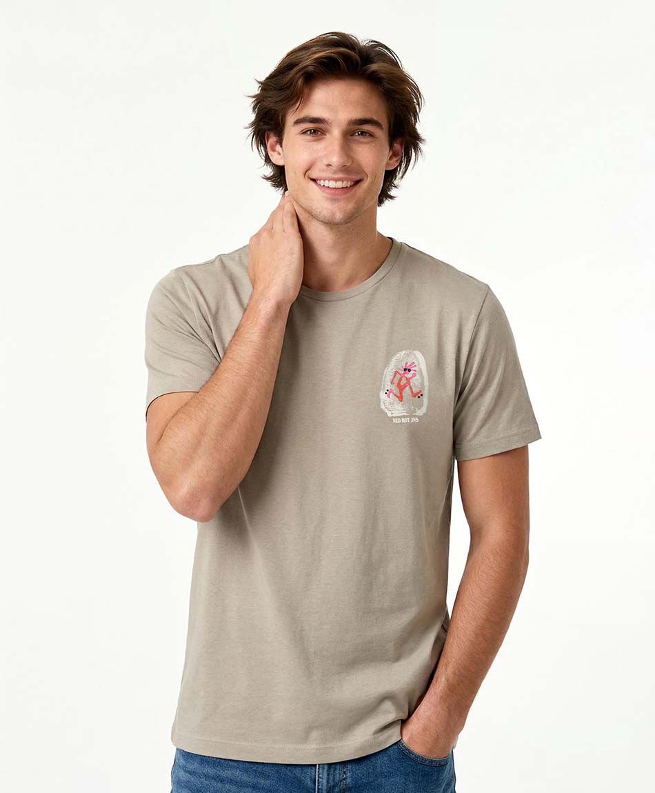 Remera hombre doble print huella