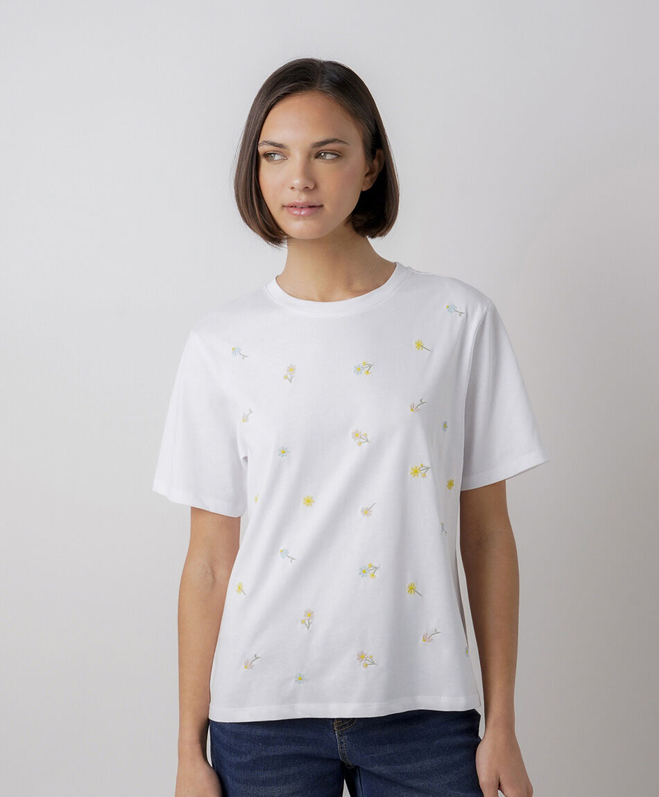 Remera mujer mix flores bordadas