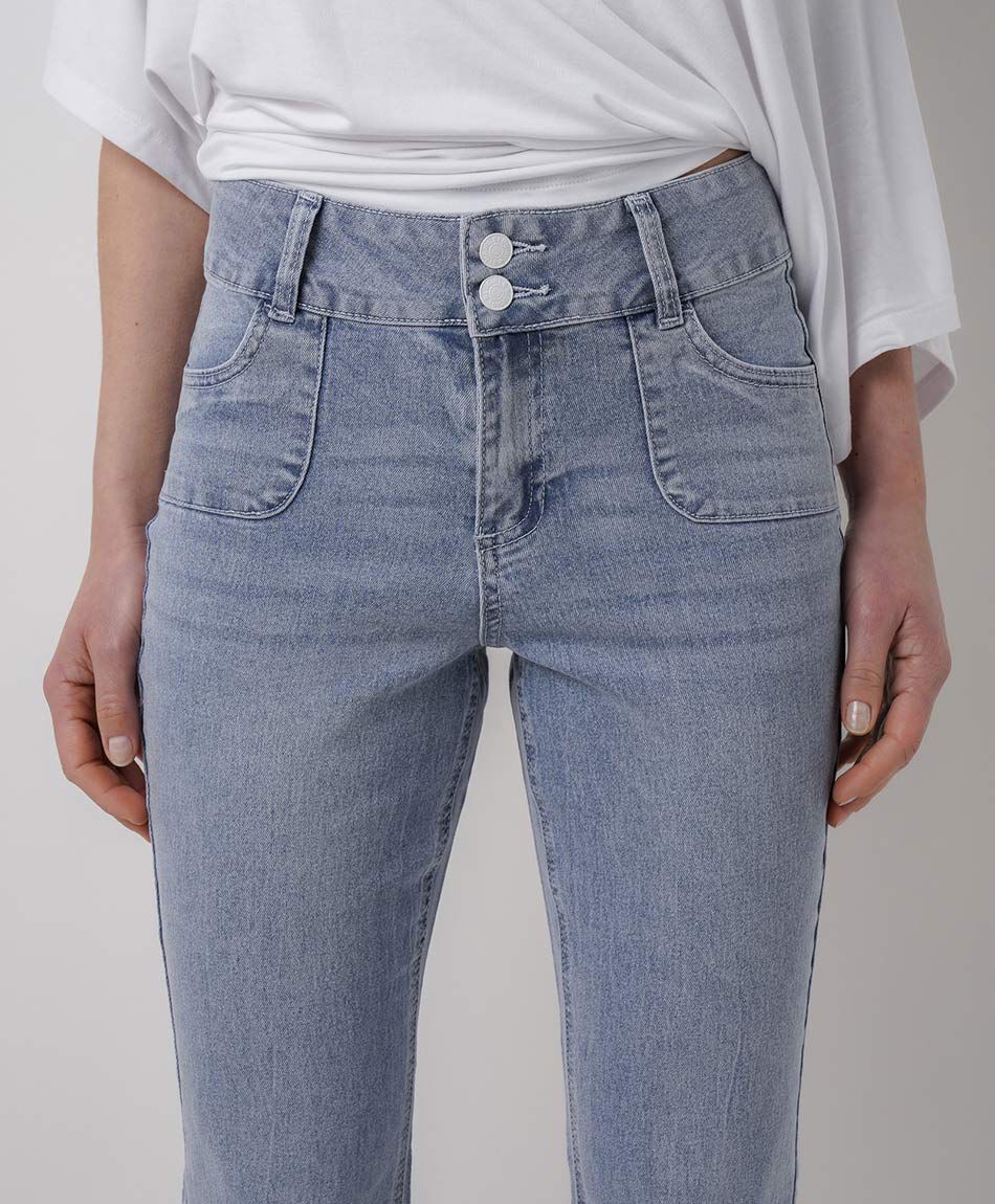 Jeans mujer flare bordado