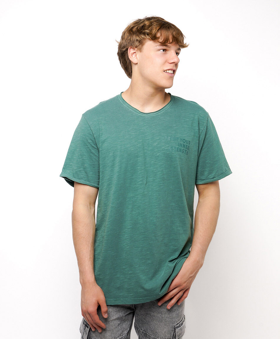 Remera hombre b&aacute;sica frase