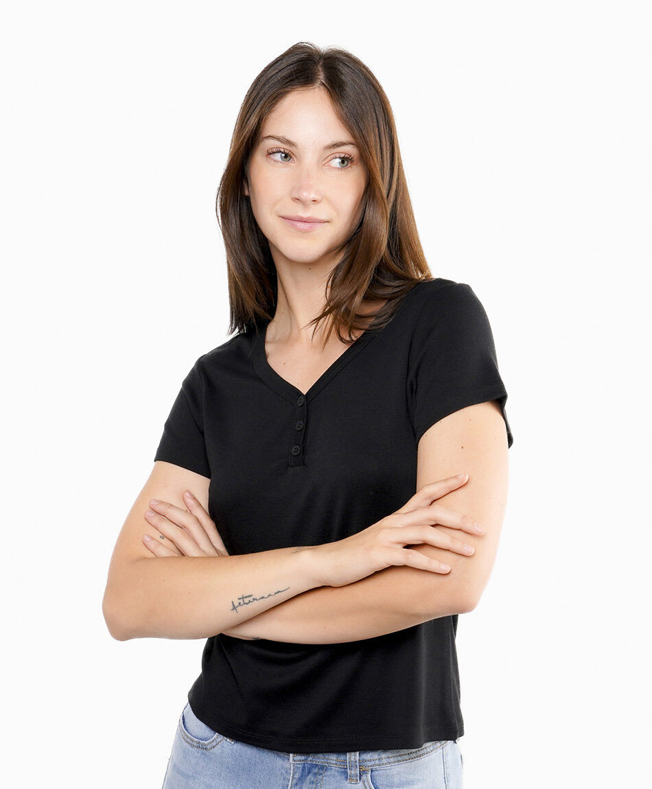 Remera mujer cuello abotonado black