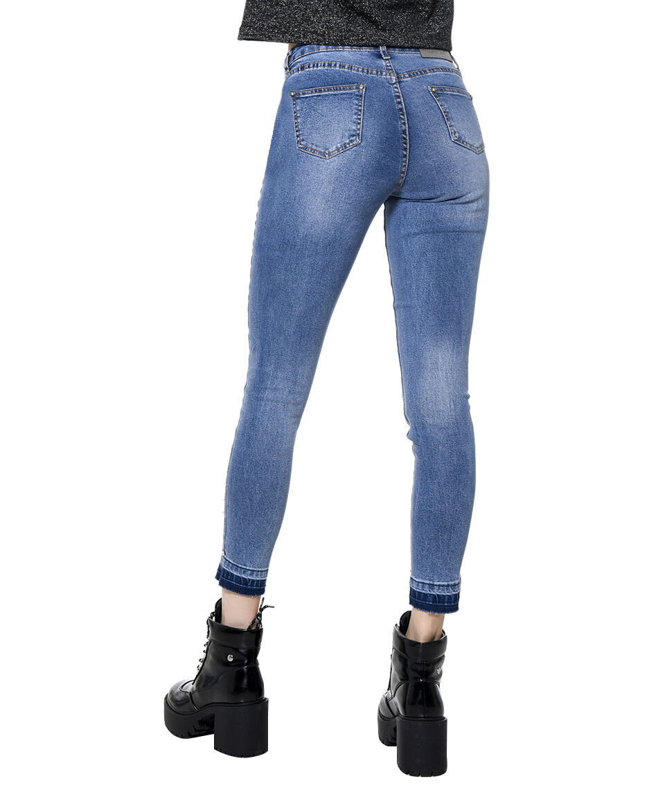 Jeans bordado piedras