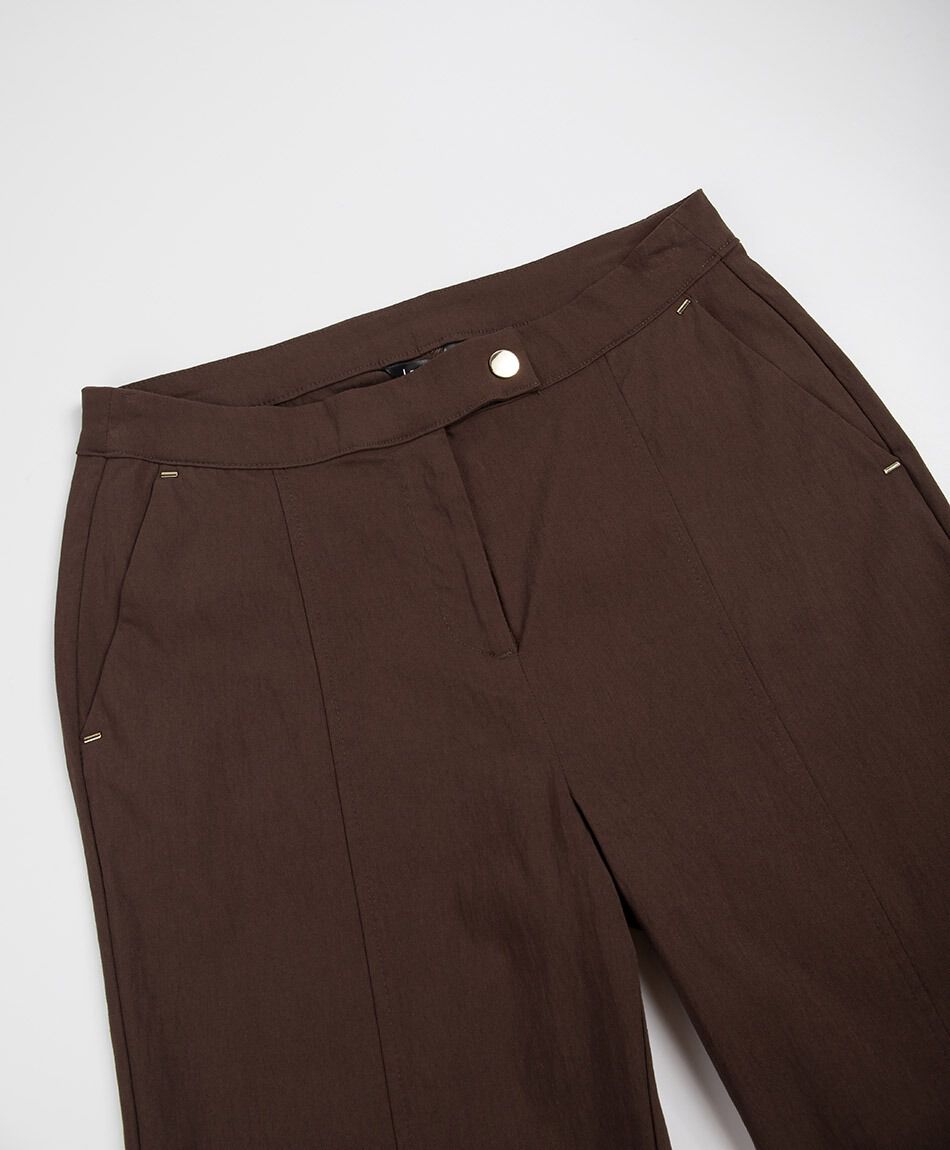 Pantal&oacute;n mujer caf&eacute; detalle dorado