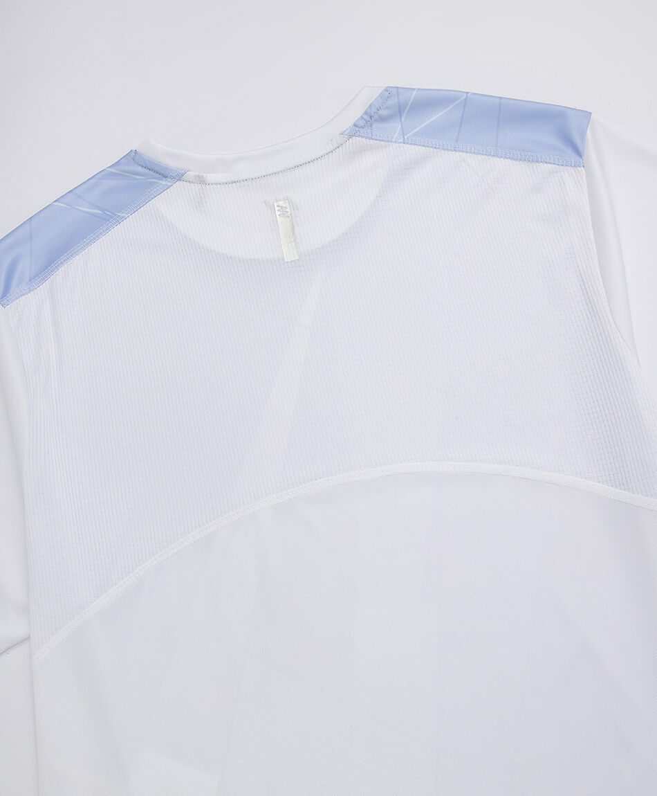 Remera deportiva hombre geometrica