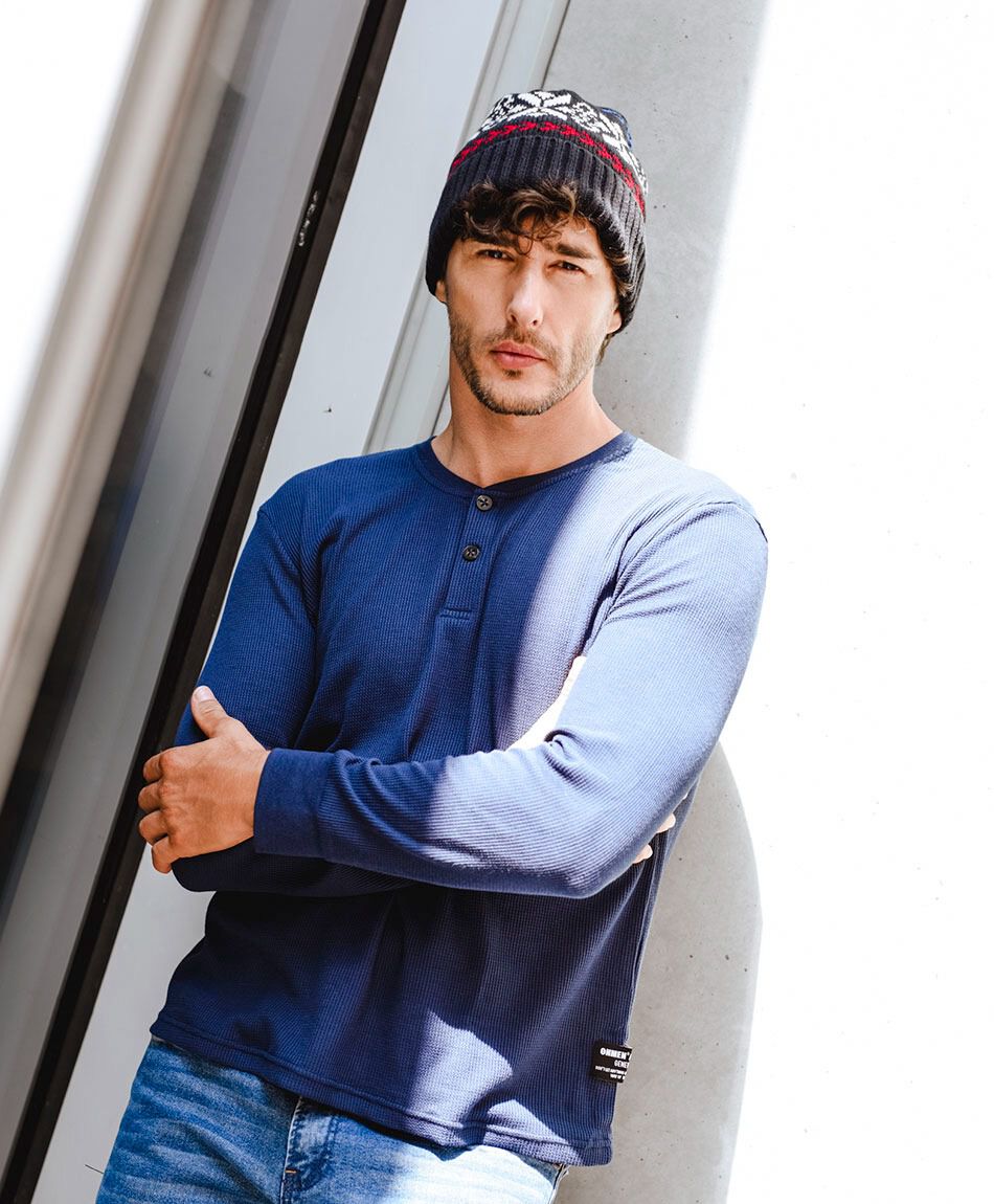 Remera hombre texturizada botones