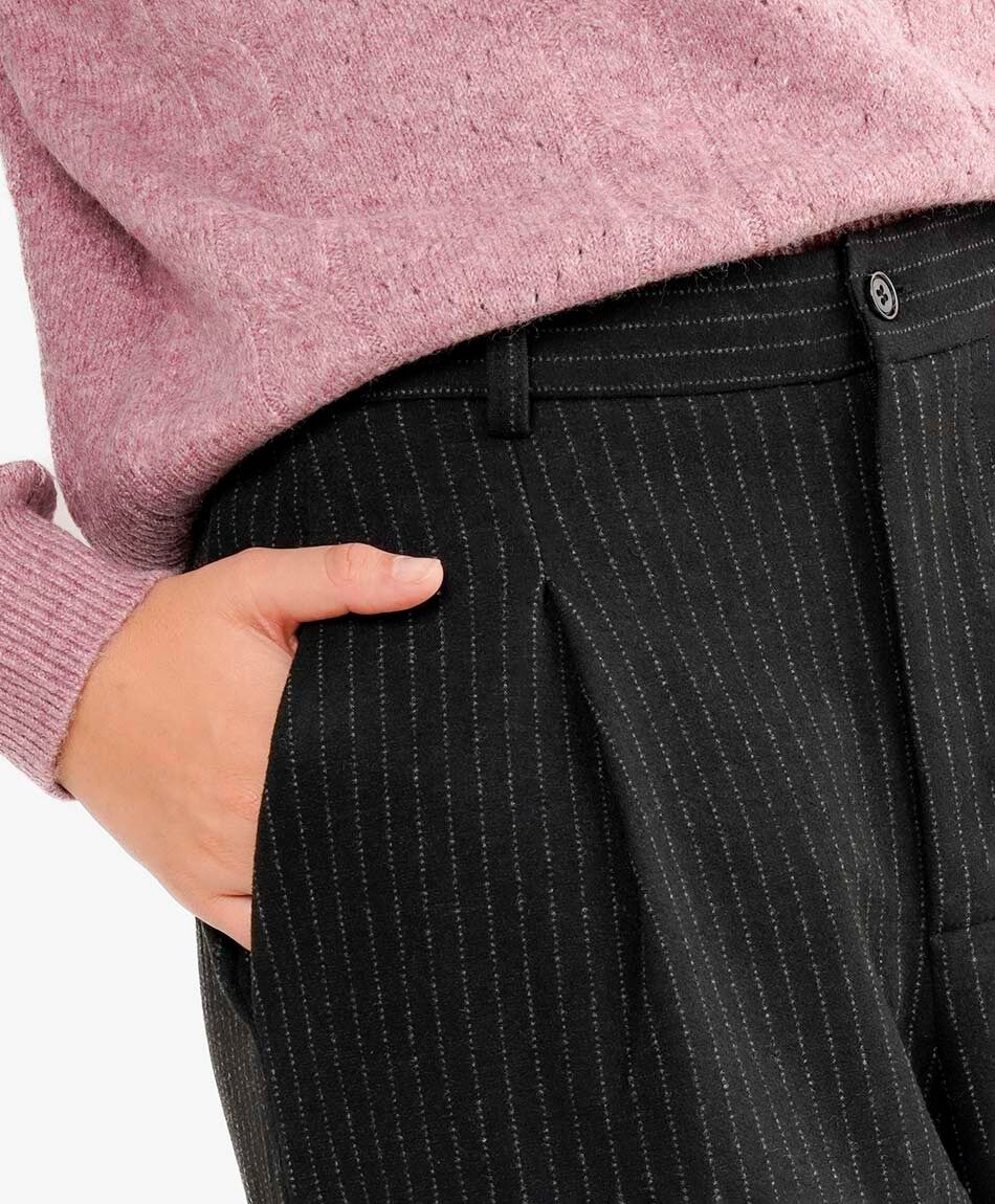 Pantal&oacute;n mujer lineas elegantes