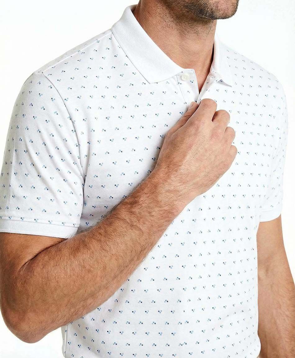 Remera hombre cuello polo puntos azules