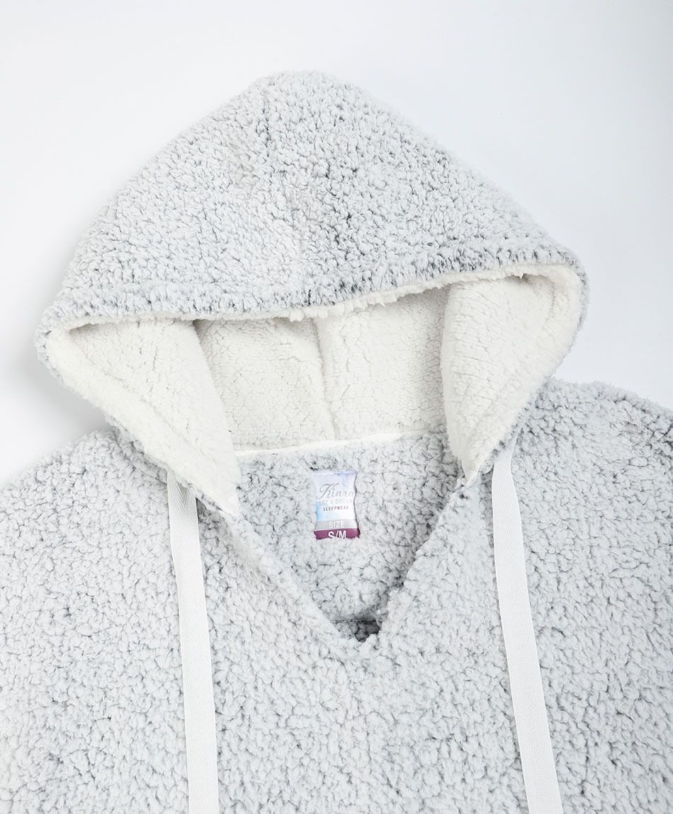 Bata manta mujer pompones oversize