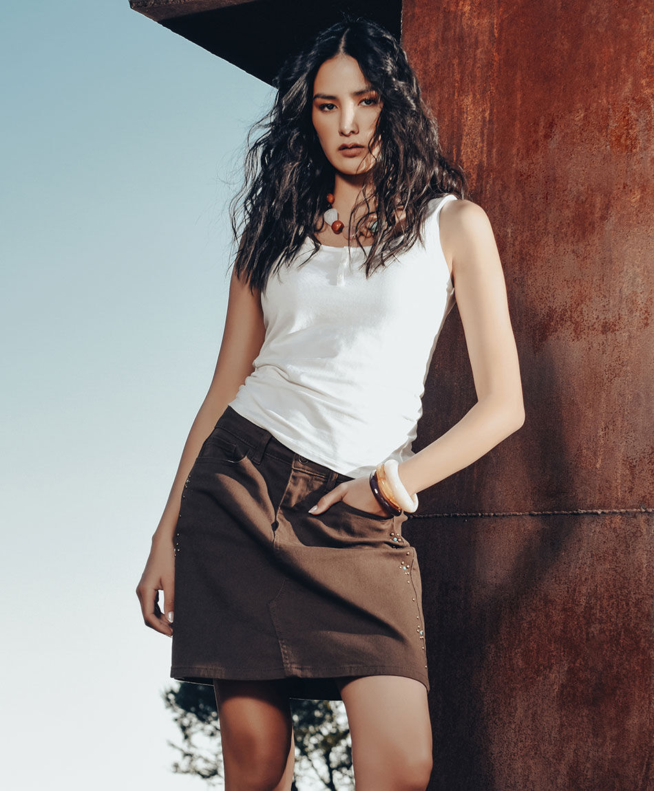 Pollera mujer denim caf&eacute; tachas