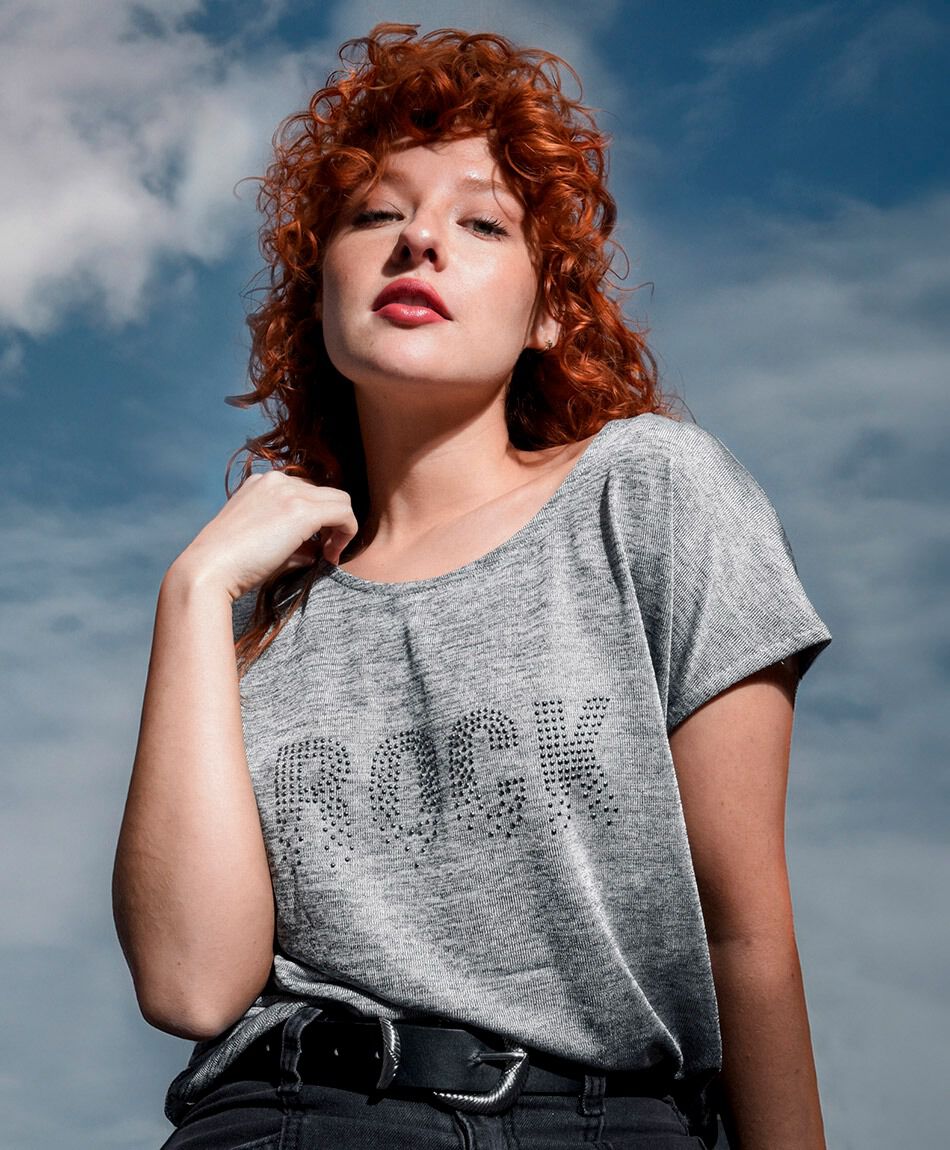 Remera mujer tachas rock