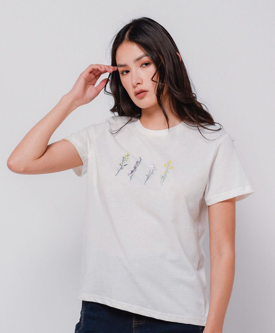 Remera mujer flores bordadas