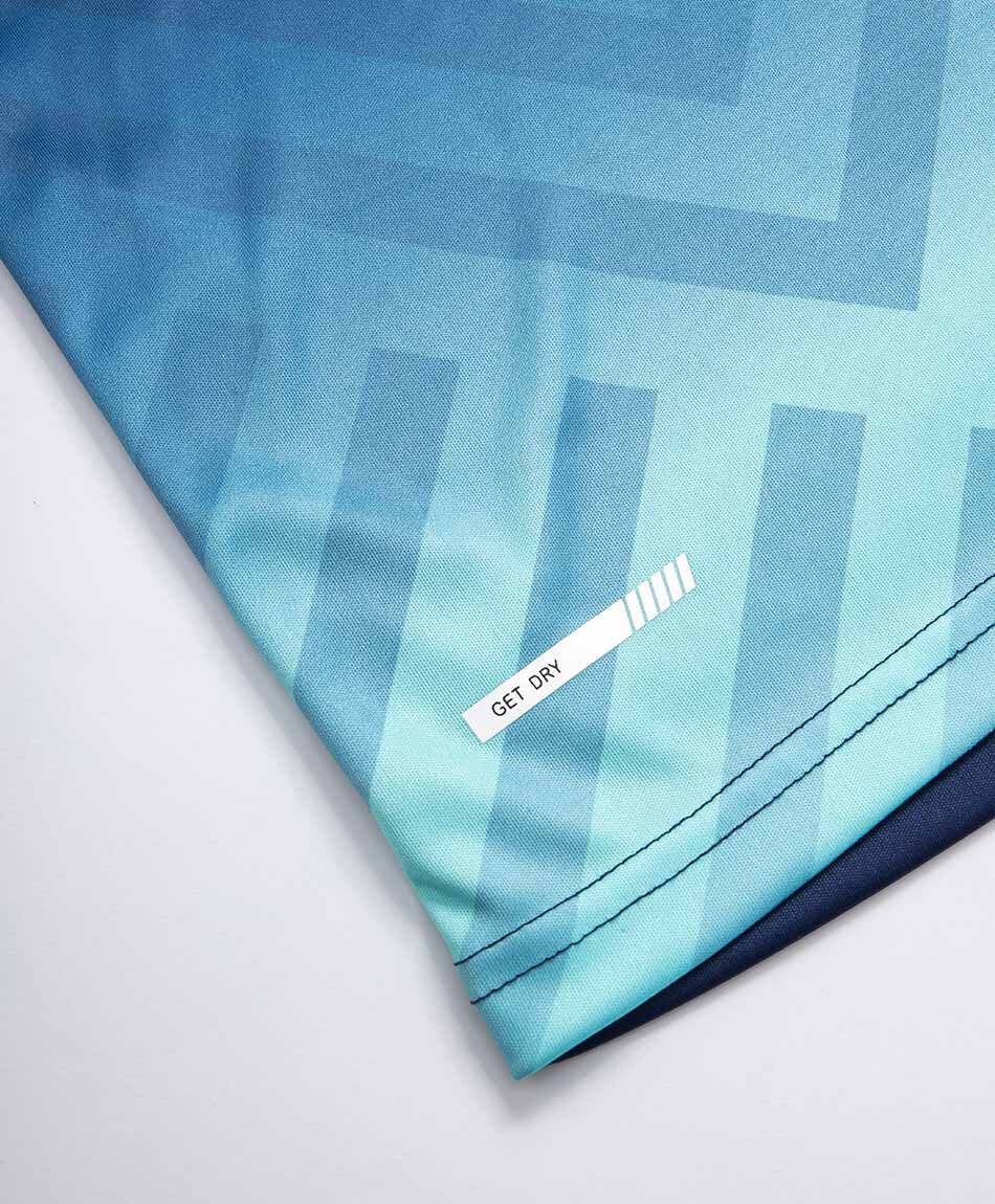 Remera deportiva hombre lineal