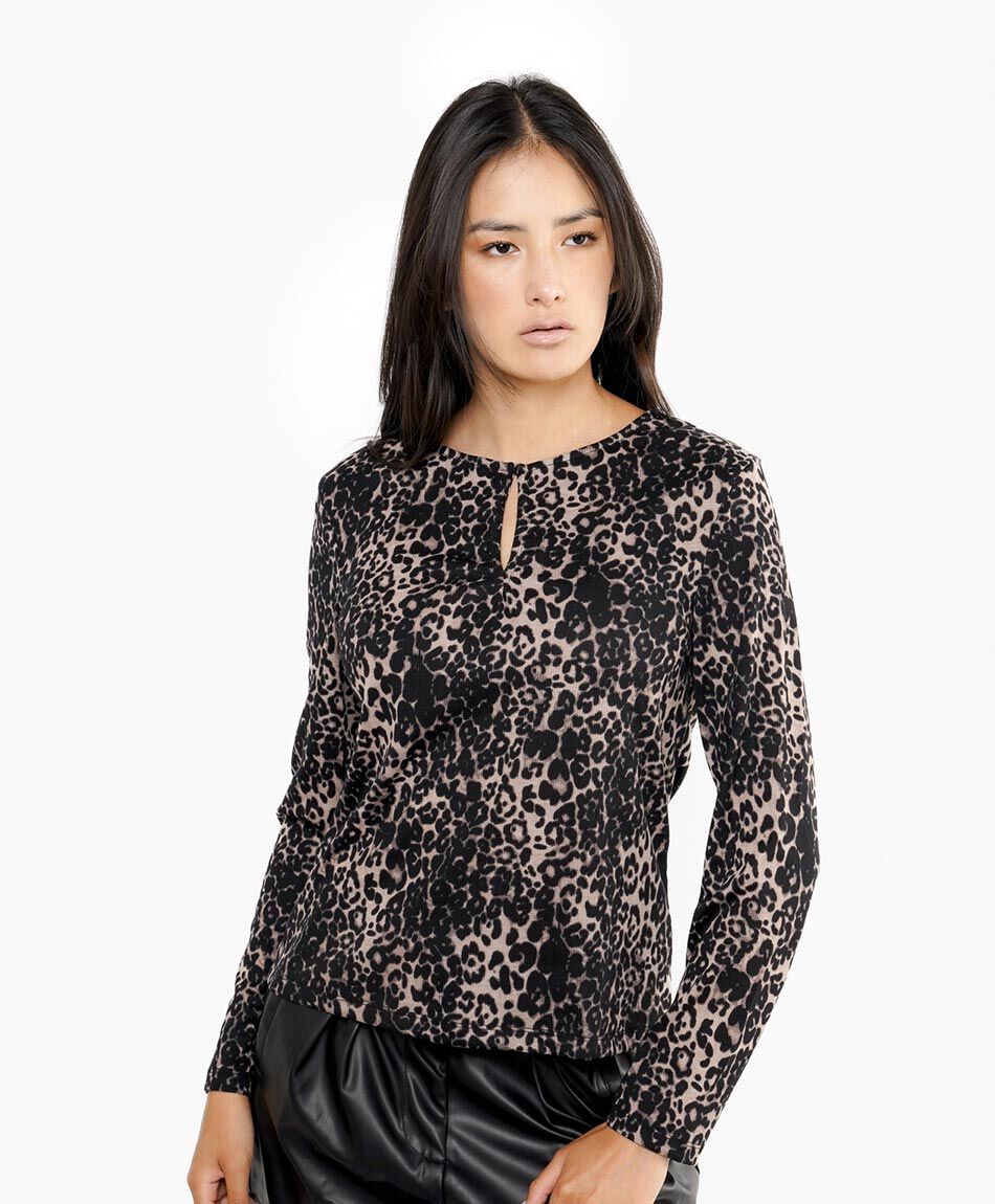 Remera mujer black animal print