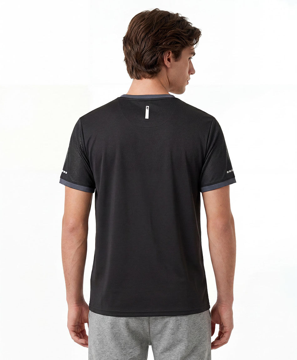 Remera deportiva hombre flecha