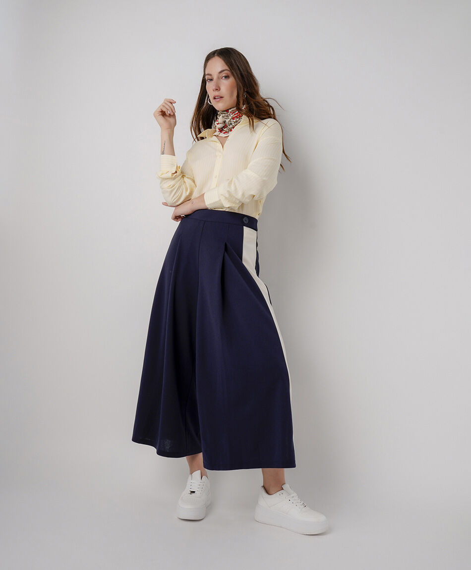 Pantal&oacute;n mujer ancho l&iacute;nea