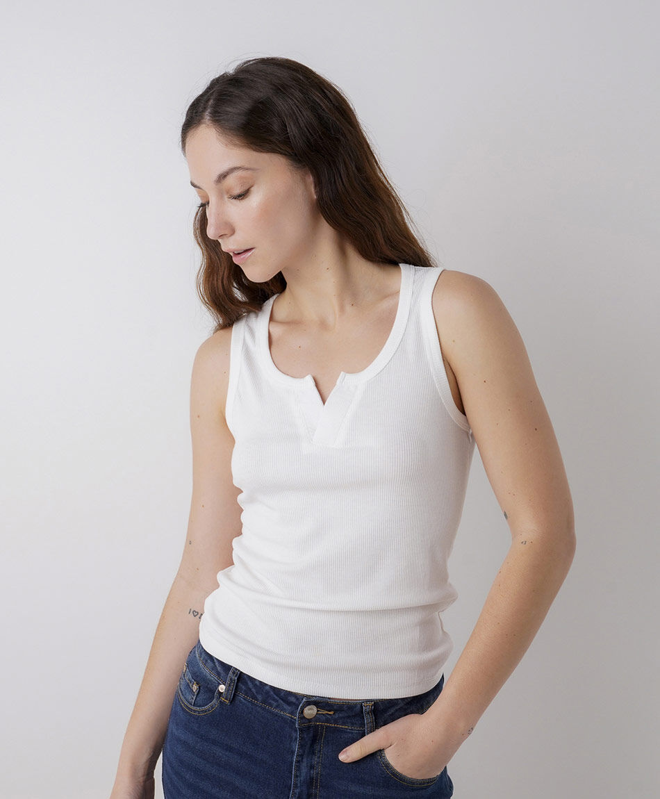 Polera mujer canal&eacute; escote blanca