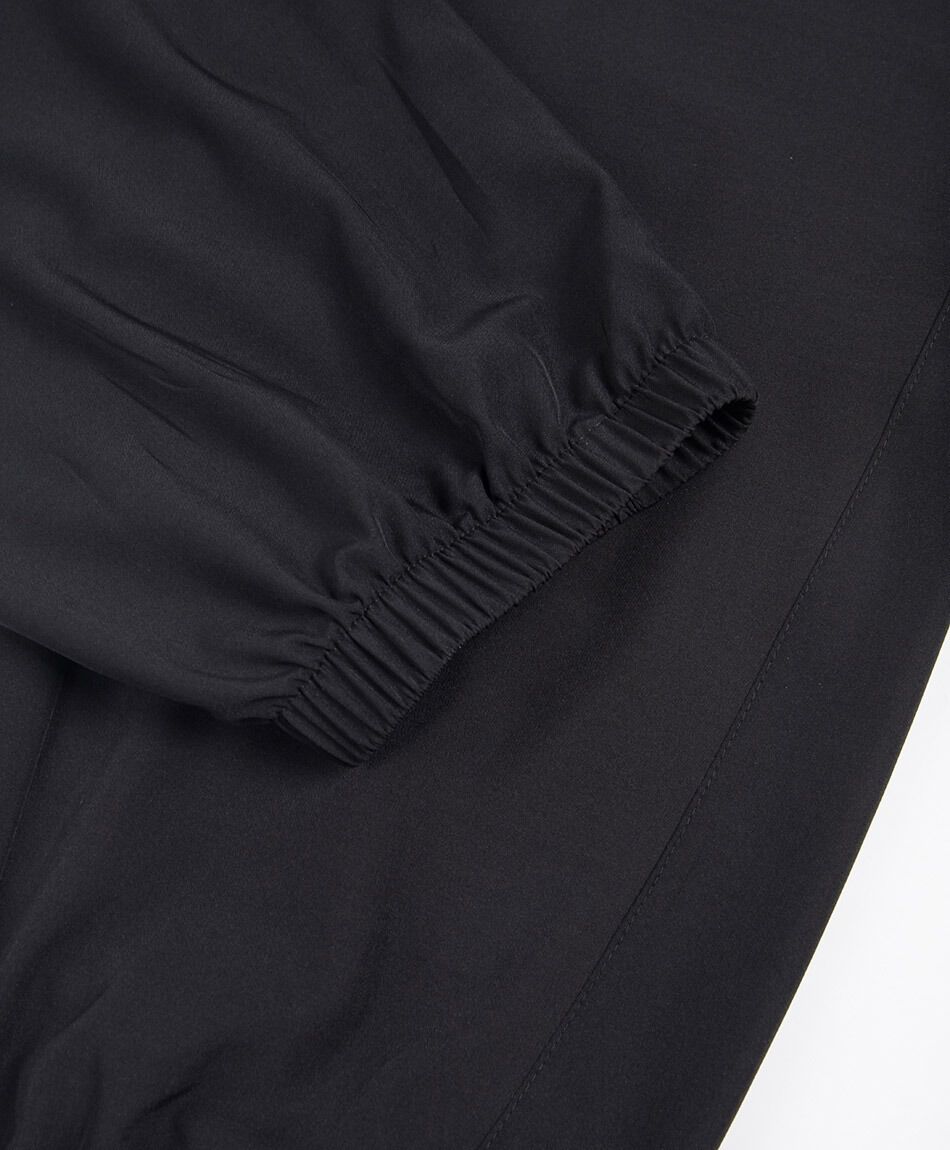 Pantal&oacute;n deportivo hombre delgado negro