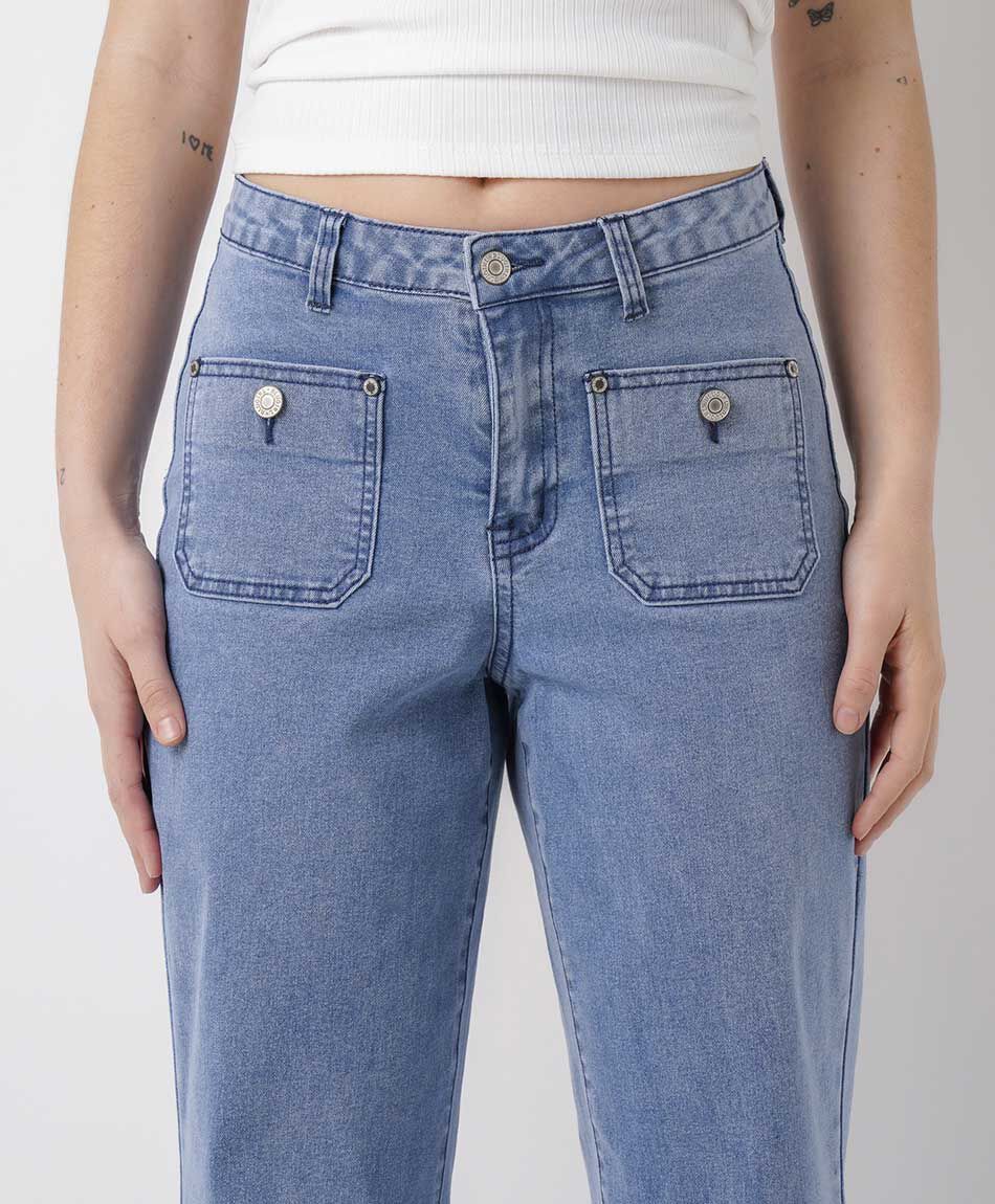Jeans mujer straight bolsillo bot&oacute;n