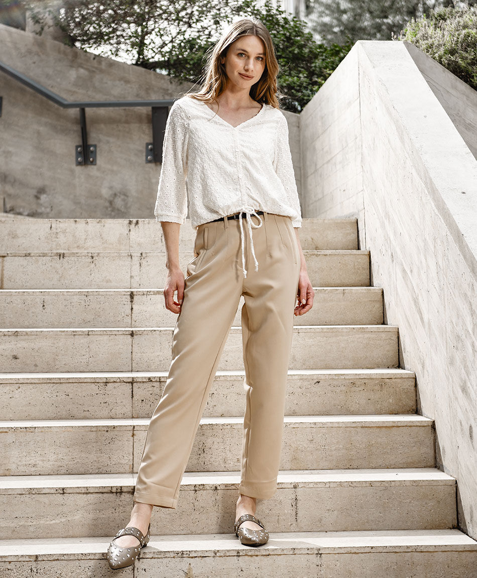 Pantal&oacute;n mujer cintur&oacute;n tiro alto