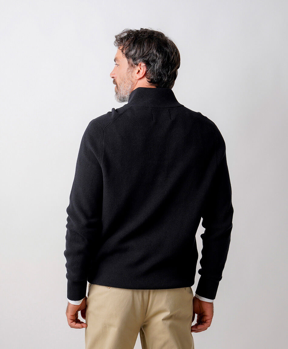 Sweater hombre cuello medio negro