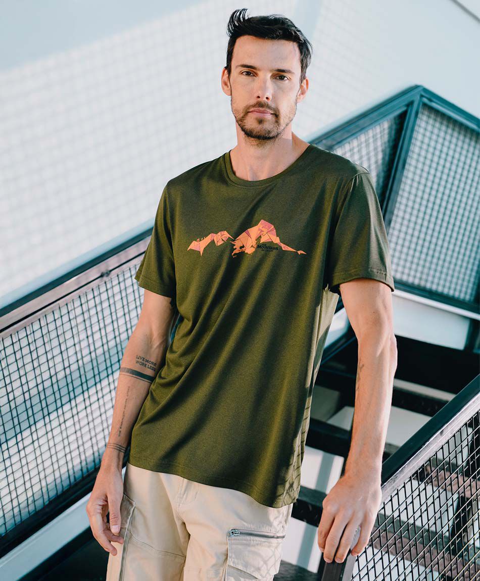 Remera hombre dry fit print monta&ntilde;a